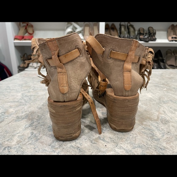 Leather - Picture 4 of 6